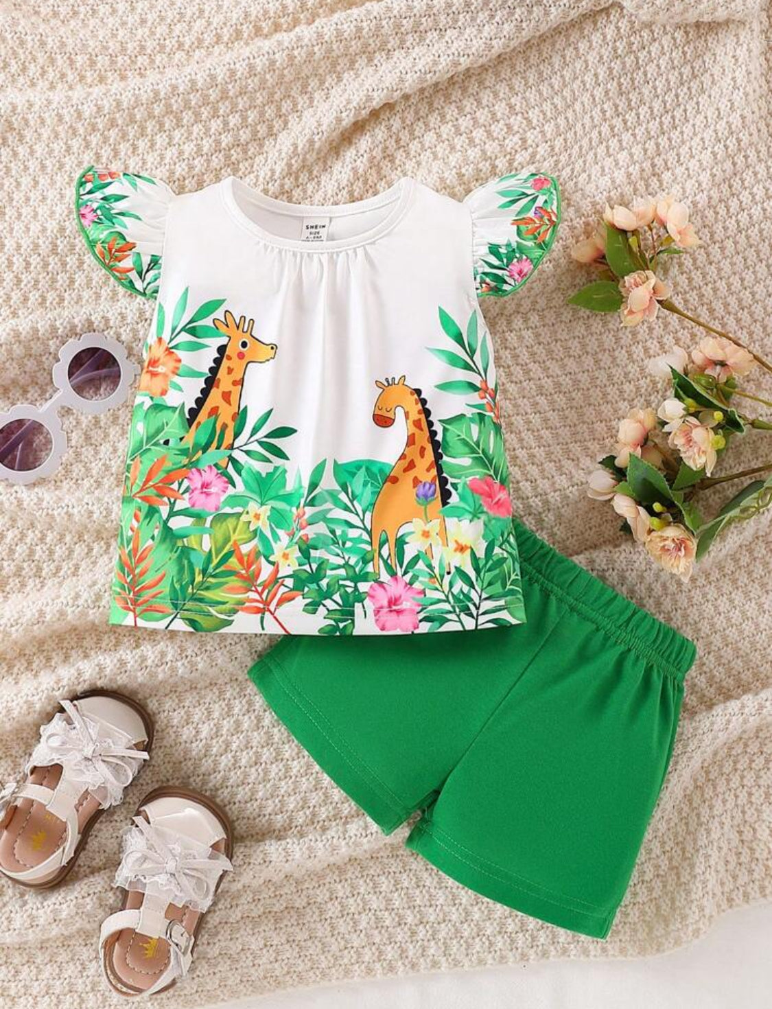 Baby Girl Summer Casual Giraffe Printed Flutter Sleeve Top And Solid Color Shorts Set