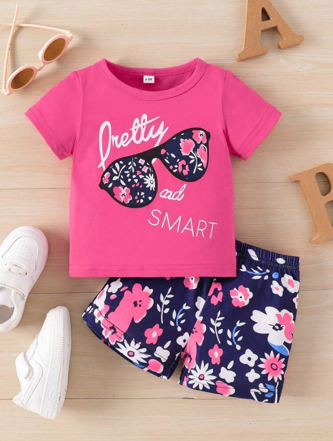 Baby Girls' Cute Glasses Allover Print Short Sleeve Top And Allover Print Shorts Set For Summer Casual Outfits